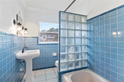 House in Winter Garden, Florida 5 bedrooms, 292.83 sq.m. № 1279892 - photo 16