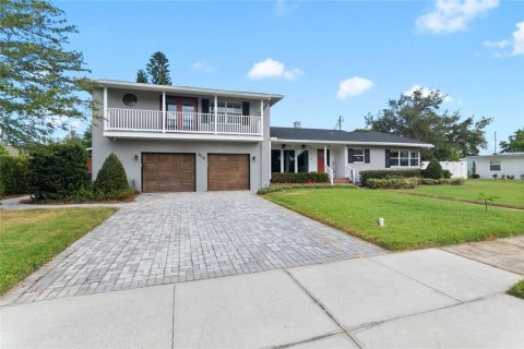 House in Winter Garden, Florida 5 bedrooms, 292.83 sq.m. № 1279892 - photo 2