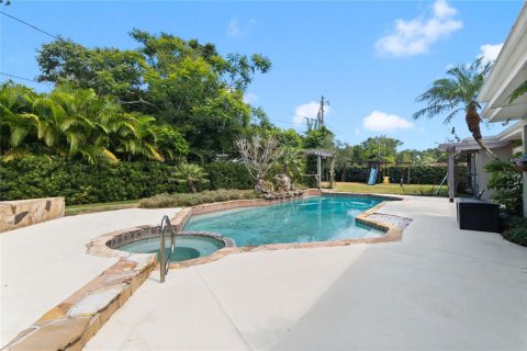House in Winter Garden, Florida 5 bedrooms, 292.83 sq.m. № 1279892 - photo 23