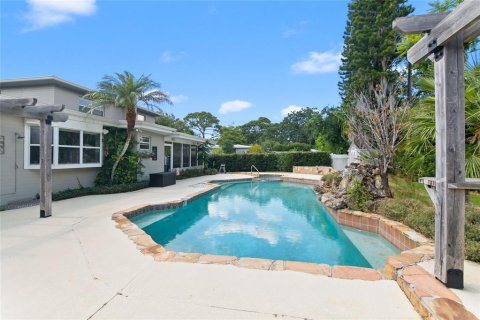 House in Winter Garden, Florida 5 bedrooms, 292.83 sq.m. № 1279892 - photo 26