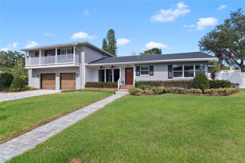 House in Winter Garden, Florida 5 bedrooms, 292.83 sq.m. № 1279892 - photo 3