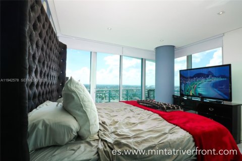 Condo in Miami, Florida, 2 bedrooms  № 2000459 - photo 10