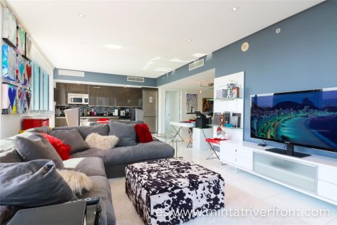 Condo in Miami, Florida, 2 bedrooms  № 2000459 - photo 8