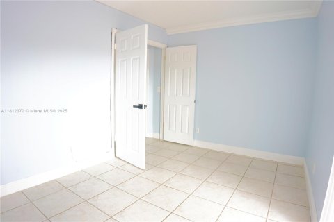 Townhouse in Miramar, Florida 3 bedrooms, 143.72 sq.m. № 1772393 - photo 28
