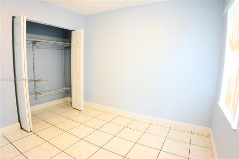 Townhouse in Miramar, Florida 3 bedrooms, 143.72 sq.m. № 1772393 - photo 23