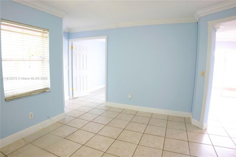 Townhouse in Miramar, Florida 3 bedrooms, 143.72 sq.m. № 1772393 - photo 4