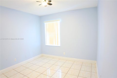 Townhouse in Miramar, Florida 3 bedrooms, 143.72 sq.m. № 1772393 - photo 22