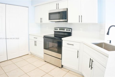 Townhouse in Miramar, Florida 3 bedrooms, 143.72 sq.m. № 1772393 - photo 8