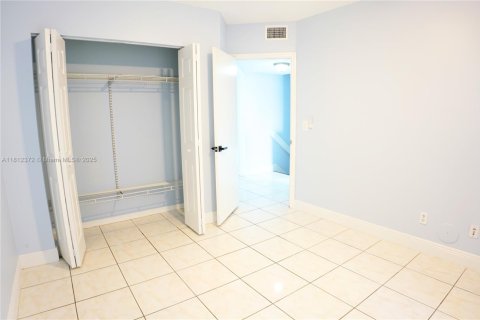 Townhouse in Miramar, Florida 3 bedrooms, 143.72 sq.m. № 1772393 - photo 25