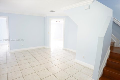 Townhouse in Miramar, Florida 3 bedrooms, 143.72 sq.m. № 1772393 - photo 3