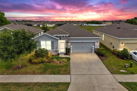 House in Spring Hill, Florida 2 bedrooms, 167.97 sq.m. № 1618084 - photo 1