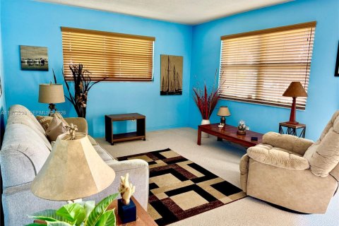 Condominio en Hollywood, Florida, 2 dormitorios № 2033430