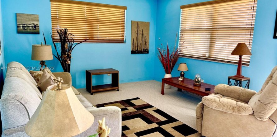 Condominio en Hollywood, Florida, 2 dormitorios  № 2033430