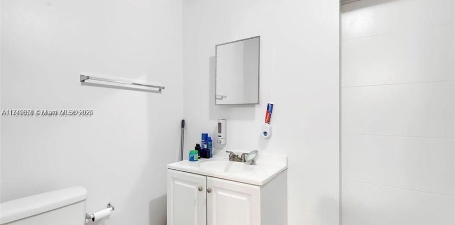 Villa ou maison à Miami, Floride 1 chambre, 158.96 m2 № 1933597