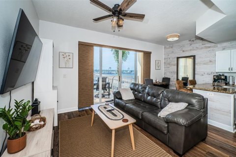 Condominio en venta en Saint Petersburg, Florida, 1 dormitorio, 47.01 m2 № 2221688 - foto 11