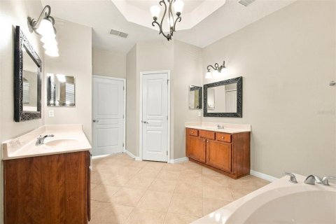 House in Winter Springs, Florida 4 bedrooms, 295.43 sq.m. № 2416469 - photo 17