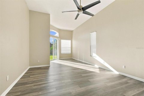 House in Winter Springs, Florida 4 bedrooms, 295.43 sq.m. № 2416469 - photo 3