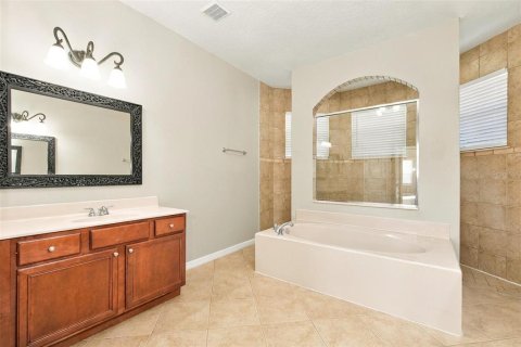 House in Winter Springs, Florida 4 bedrooms, 295.43 sq.m. № 2416469 - photo 21