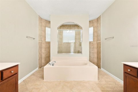 House in Winter Springs, Florida 4 bedrooms, 295.43 sq.m. № 2416469 - photo 20