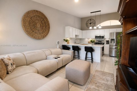 Casa en venta en Miami, Florida, 4 dormitorios, 157.28 m2 № 2087915 - foto 11