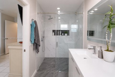Casa en venta en Miami, Florida, 4 dormitorios, 157.28 m2 № 2087915 - foto 19