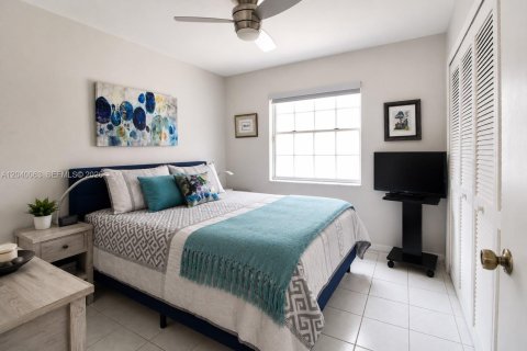 Casa en venta en Miami, Florida, 4 dormitorios, 157.28 m2 № 2087915 - foto 17