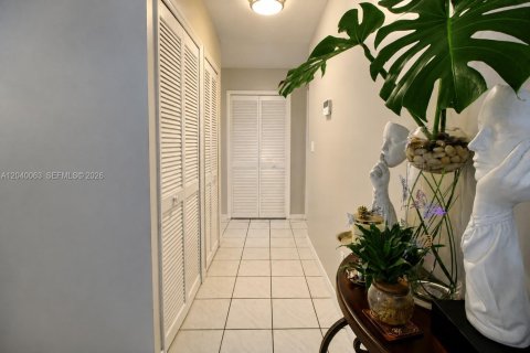 Casa en venta en Miami, Florida, 4 dormitorios, 157.28 m2 № 2087915 - foto 13