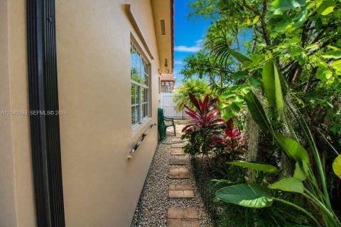 Casa en venta en Miami, Florida, 4 dormitorios, 157.28 m2 № 2087915 - foto 28