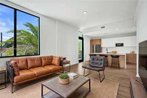 Townhouse in Miami, Florida 3 bedrooms, 202.62 sq.m. № 1953668 - photo 1