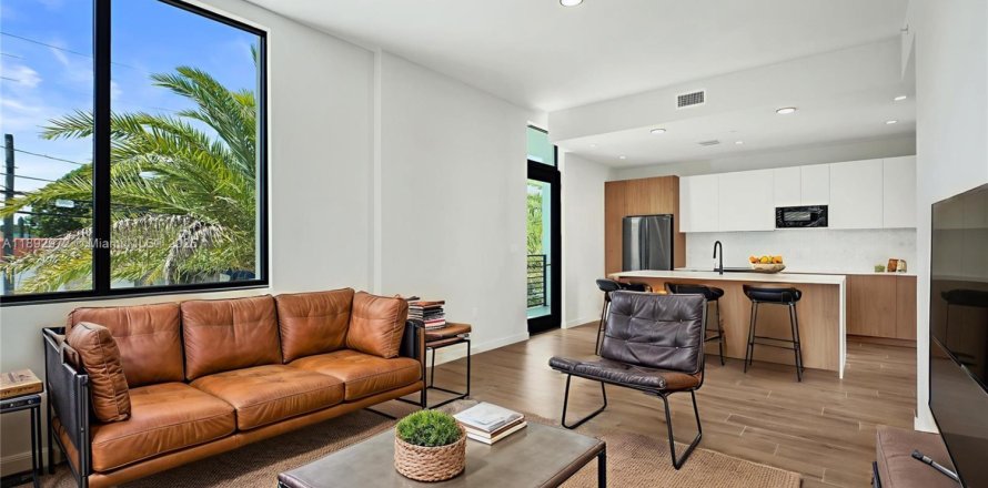 Townhouse in Miami, Florida 3 bedrooms, 202.62 sq.m. № 1953668