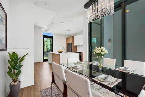 Townhouse in Miami, Florida 3 bedrooms, 202.62 sq.m. № 1953668 - photo 18