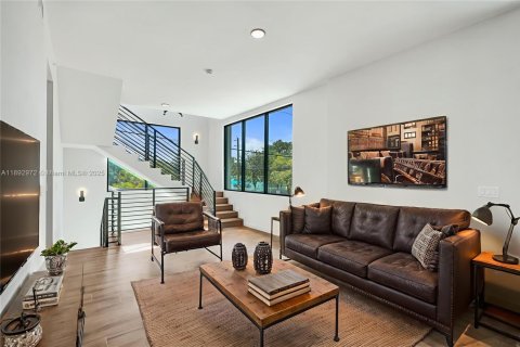 Townhouse in Miami, Florida 3 bedrooms, 202.62 sq.m. № 1953668 - photo 9