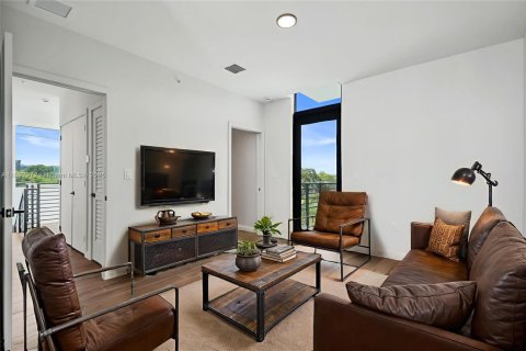 Townhouse in Miami, Florida 3 bedrooms, 202.62 sq.m. № 1953668 - photo 19