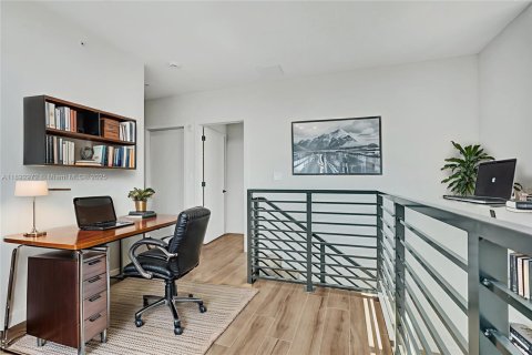 Townhouse in Miami, Florida 3 bedrooms, 202.62 sq.m. № 1953668 - photo 20