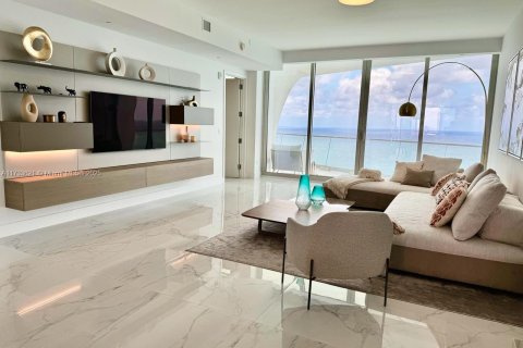 Condo in Sunny Isles Beach, Florida, 3 bedrooms  № 1482418 - photo 1