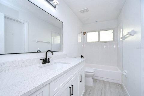 House in Riverview, Florida 4 bedrooms, 208.29 sq.m. № 1843752 - photo 25