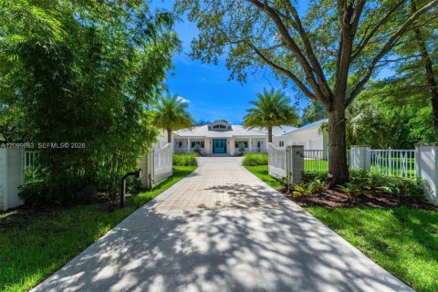 Villa ou maison à vendre à Pinecrest, Floride: 7 chambres, 630.06 m2 № 2411042 - photo 2