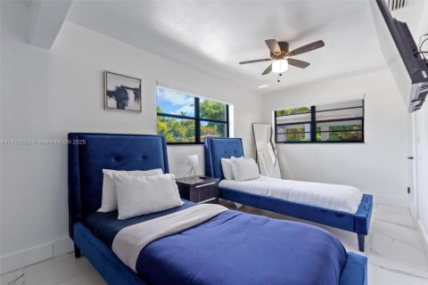 House in Miami, Florida 4 bedrooms, 154.96 sq.m. № 1928754 - photo 19