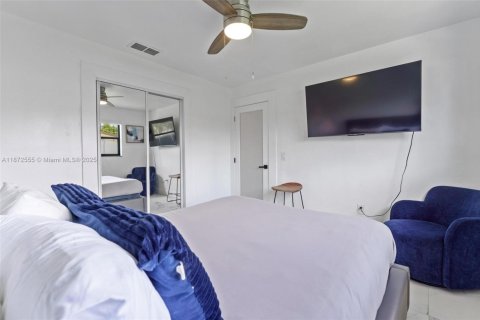 House in Miami, Florida 4 bedrooms, 154.96 sq.m. № 1928754 - photo 20