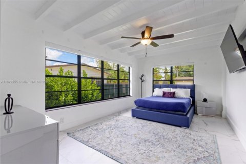House in Miami, Florida 4 bedrooms, 154.96 sq.m. № 1928754 - photo 14