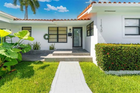House in Miami, Florida 4 bedrooms, 154.96 sq.m. № 1928754 - photo 2