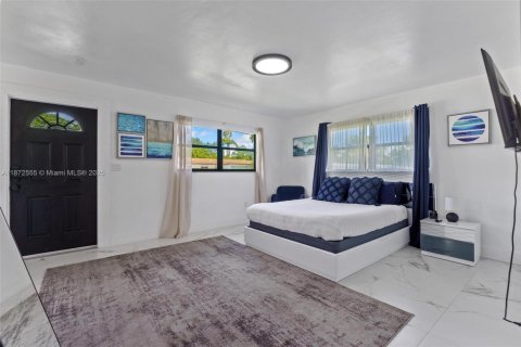House in Miami, Florida 4 bedrooms, 154.96 sq.m. № 1928754 - photo 22