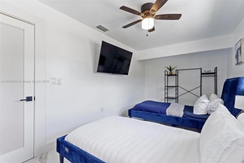 House in Miami, Florida 4 bedrooms, 154.96 sq.m. № 1928754 - photo 18