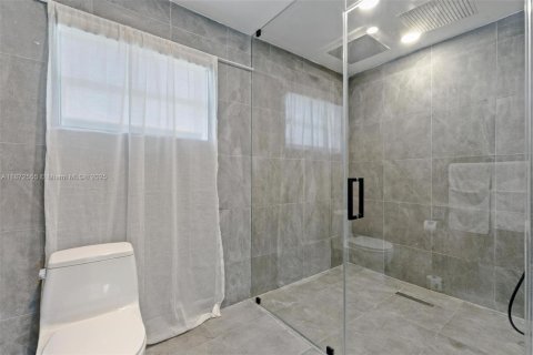 House in Miami, Florida 4 bedrooms, 154.96 sq.m. № 1928754 - photo 27