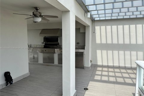 Townhouse in LANDMARK in Doral, Florida 4 bedrooms, 172.98 sq.m. № 1858641 - photo 10