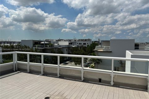 Townhouse in LANDMARK in Doral, Florida 4 bedrooms, 172.98 sq.m. № 1858641 - photo 8