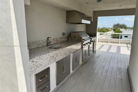 Townhouse in LANDMARK in Doral, Florida 4 bedrooms, 172.98 sq.m. № 1858641 - photo 6