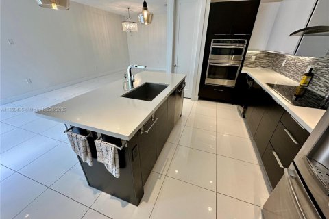 Townhouse in LANDMARK in Doral, Florida 4 bedrooms, 172.98 sq.m. № 1858641 - photo 25