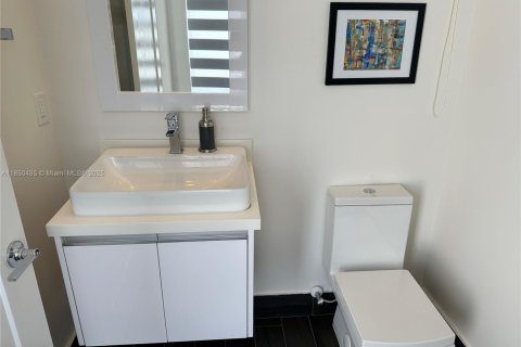 Townhouse in LANDMARK in Doral, Florida 4 bedrooms, 172.98 sq.m. № 1858641 - photo 12