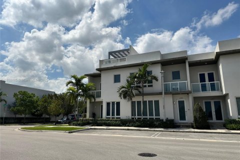 Townhouse in LANDMARK in Doral, Florida 4 bedrooms, 172.98 sq.m. № 1858641 - photo 3